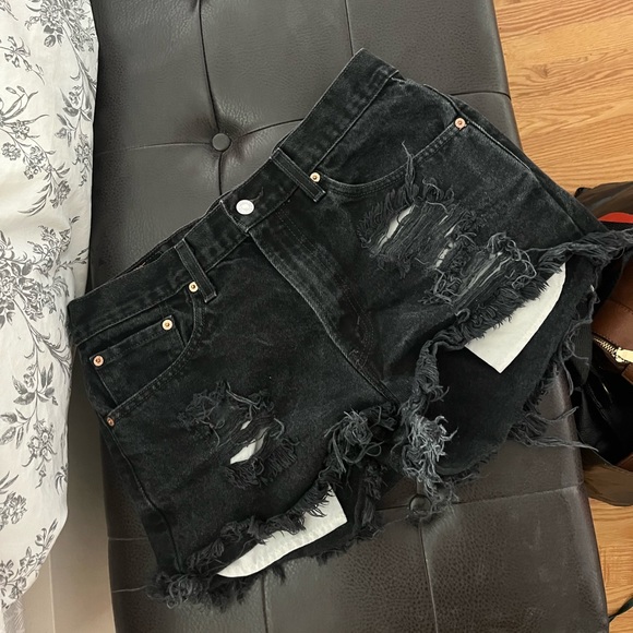 Levi’s high waisted jean shorts - Picture 4 of 5